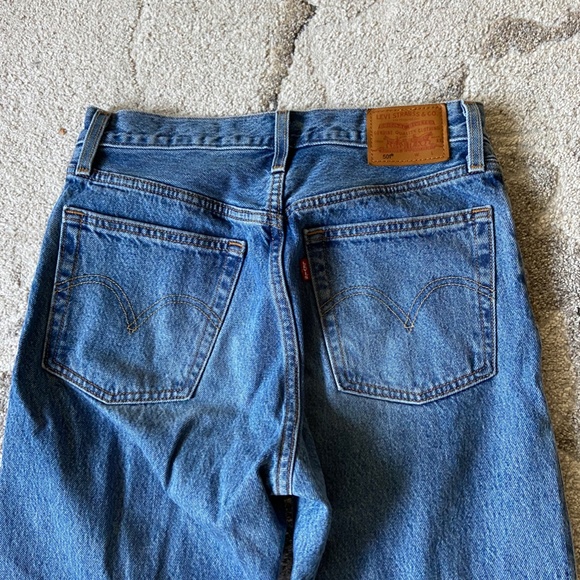 Levi's // Slightly Distressed 501 Jeans // Size 25 - Picture 11 of 12